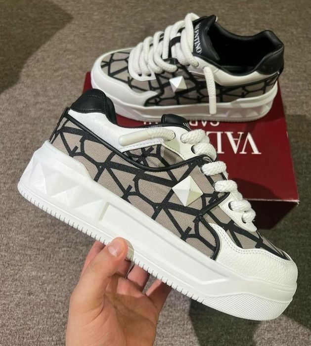 Обувки Valentino