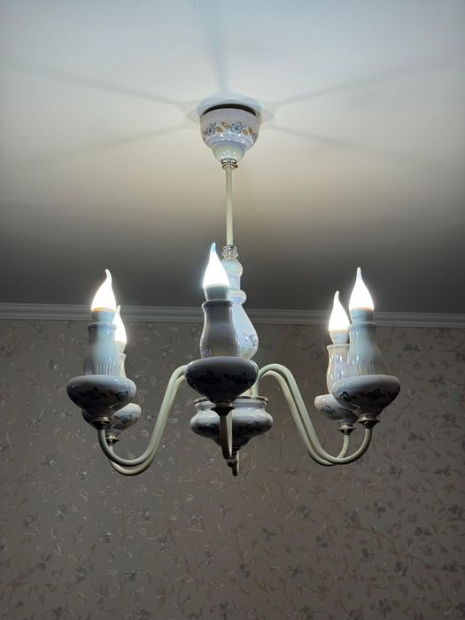 Продам люстру фарфоровый