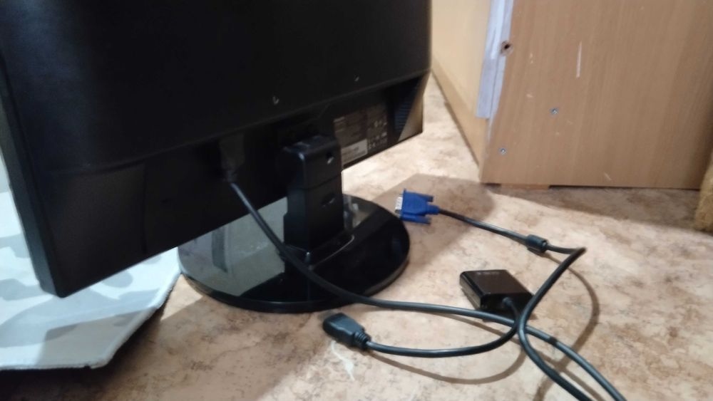 Продаю рабочий б/у не игровой монитор