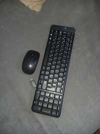 Продам клавиатуру с мышкой беспроводной в одном адаптере