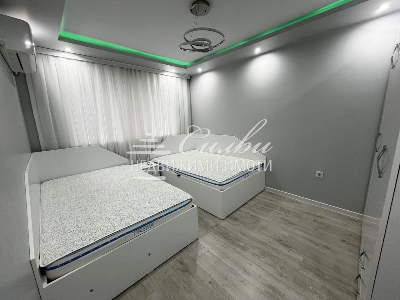 Продава се Двустаен апартамент в Шумен, Добруджански - 62 кв.м за 2016 €/кв.м - Снимка #2