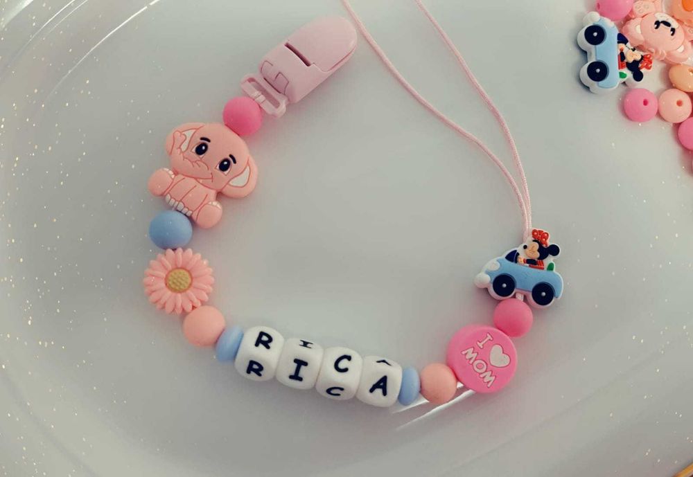 Vand lantisoare de suzeta personalizate cu nume