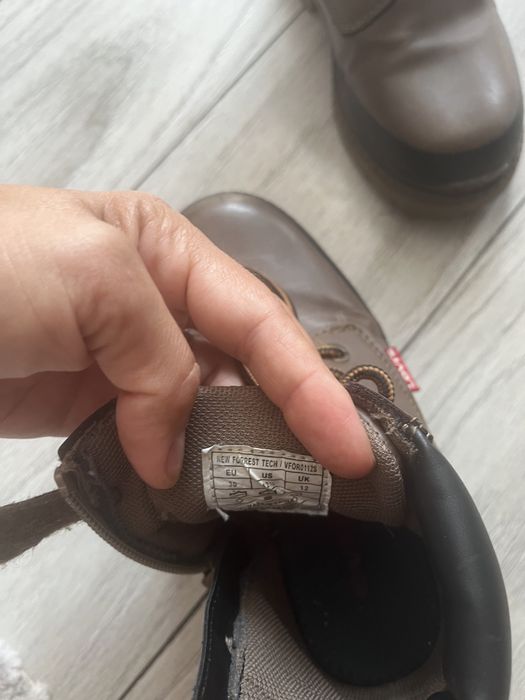 Ghetute Levis, nr 30, 130 lei, 20,5cm