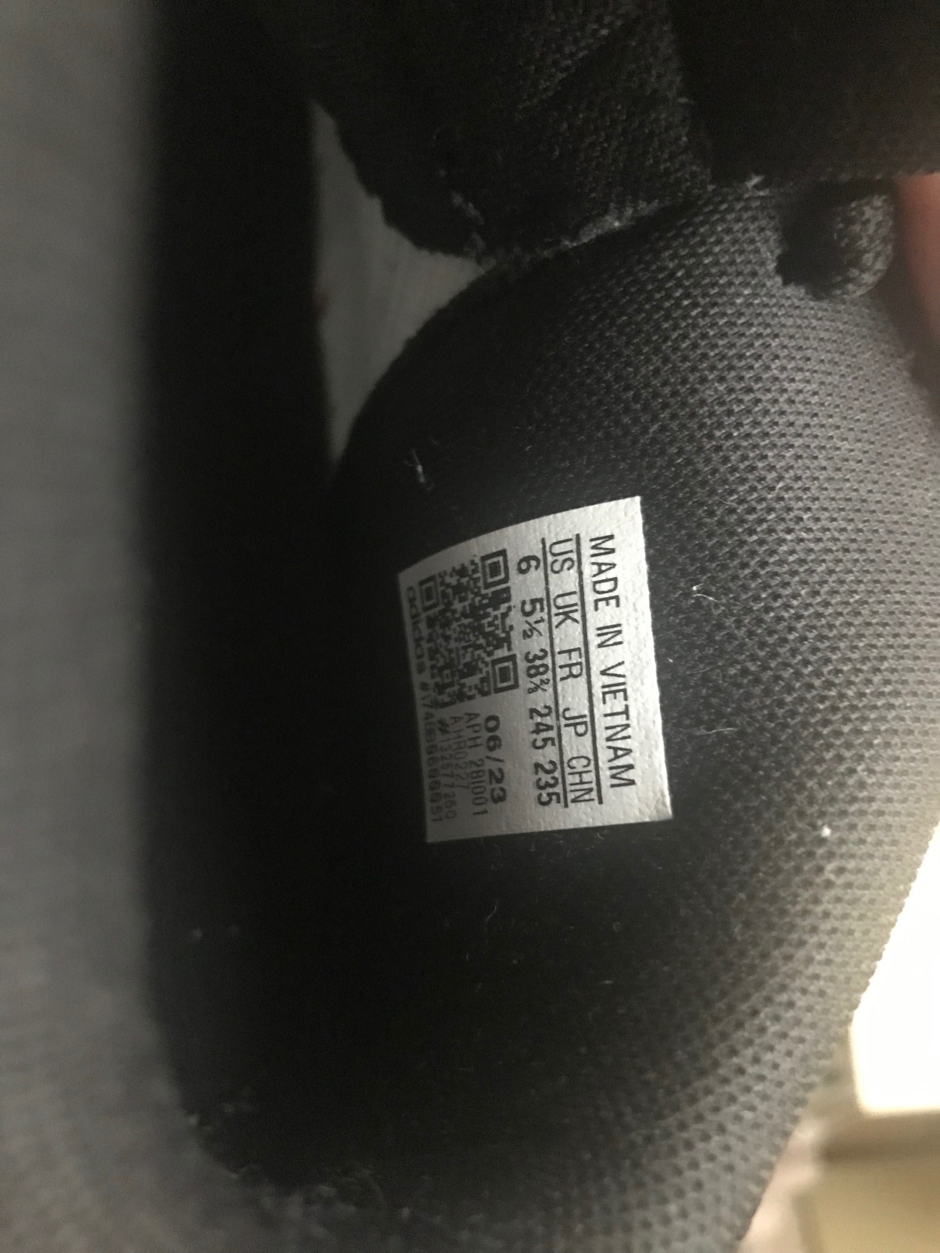 Нови Adidas 38.5