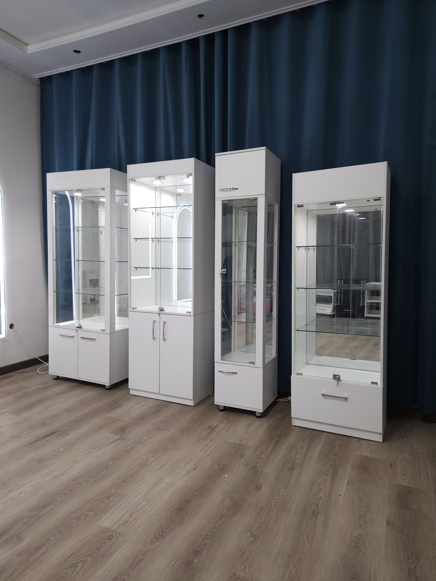 Vitrina salon uchun Витрина для салона красоты