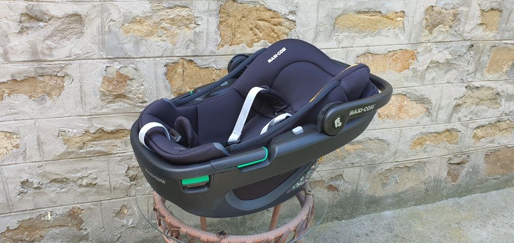 Maxi Cosi Coral 360 + база Family Fix 360