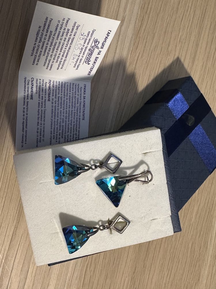 Обици и колиета с кристали Swarovski