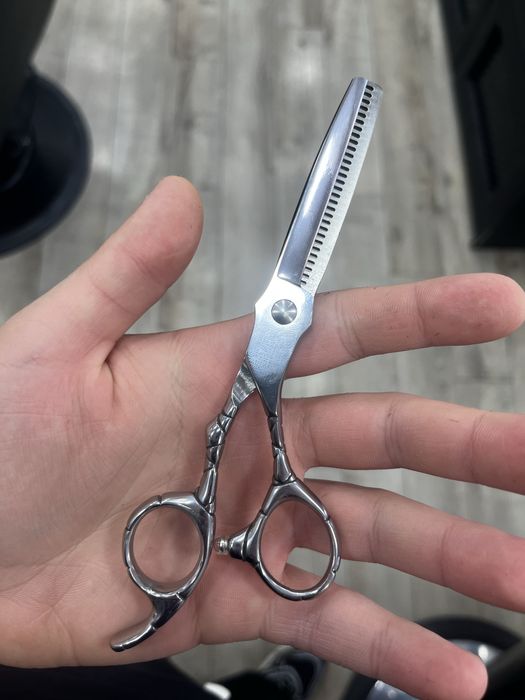 Vand foarfeci tuns si filat