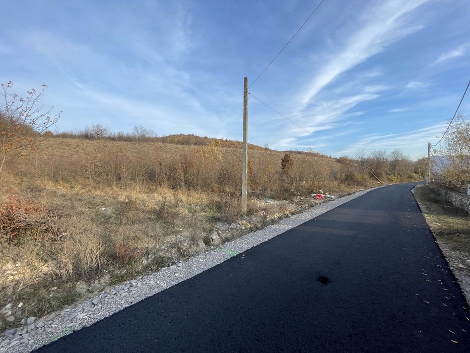 Teren intravilan de vânzare în localitatea Eșelnița, strada Salcamilor