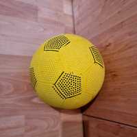 minge de fotbal si tenis cu piciorul nike barcelona
