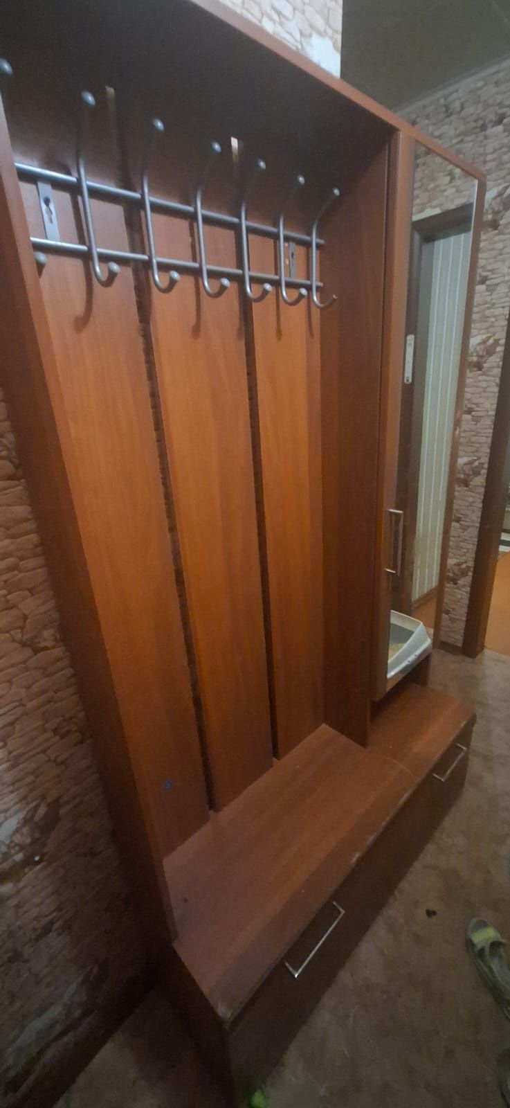 Отдам даром прихожую