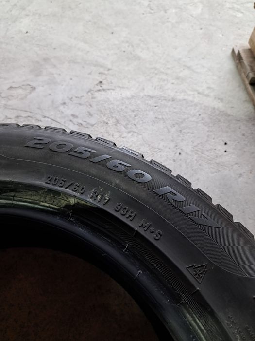 2 anvelope iarnă 205 60 r17 Pirelli