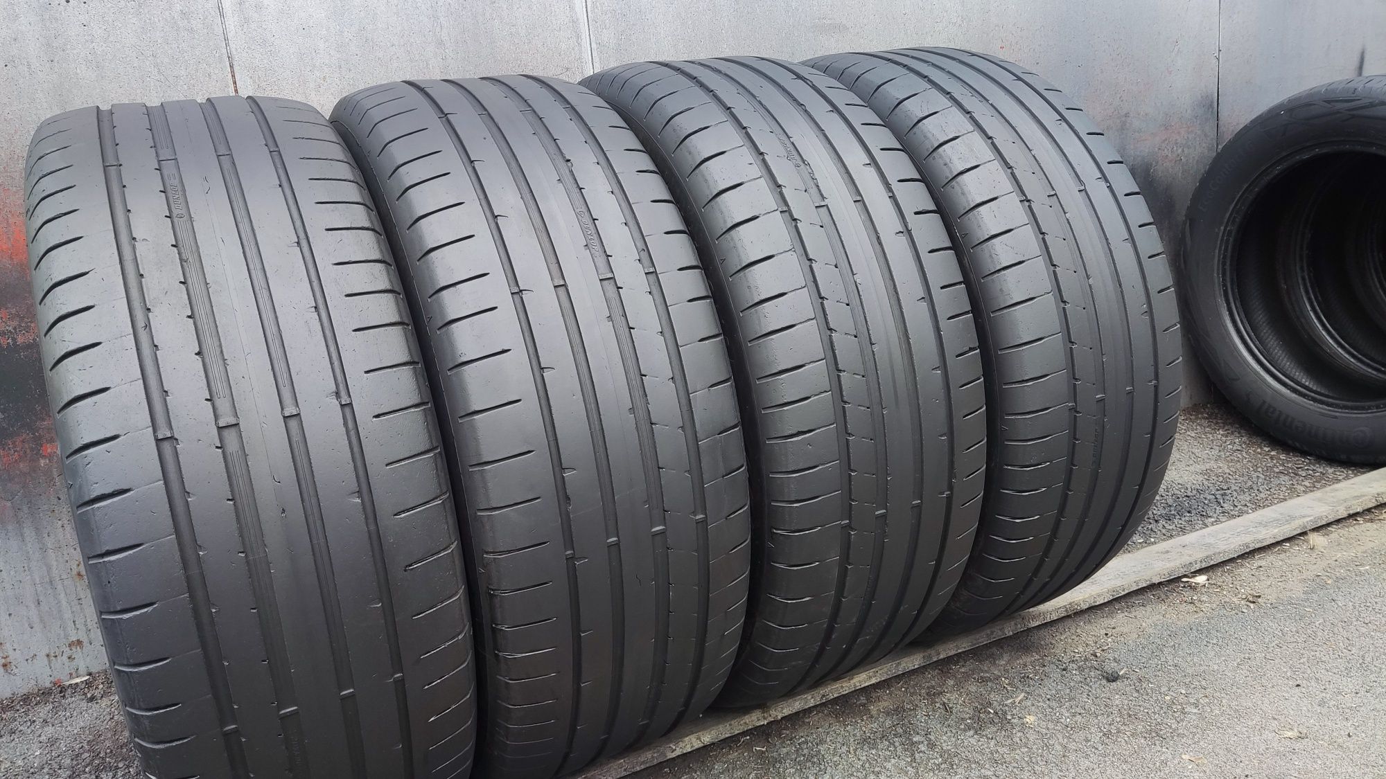 4бр. летни гуми 235/55/18 Dunlop SP Sport Maxx RT2, SUV
dot21
6.5mm
До