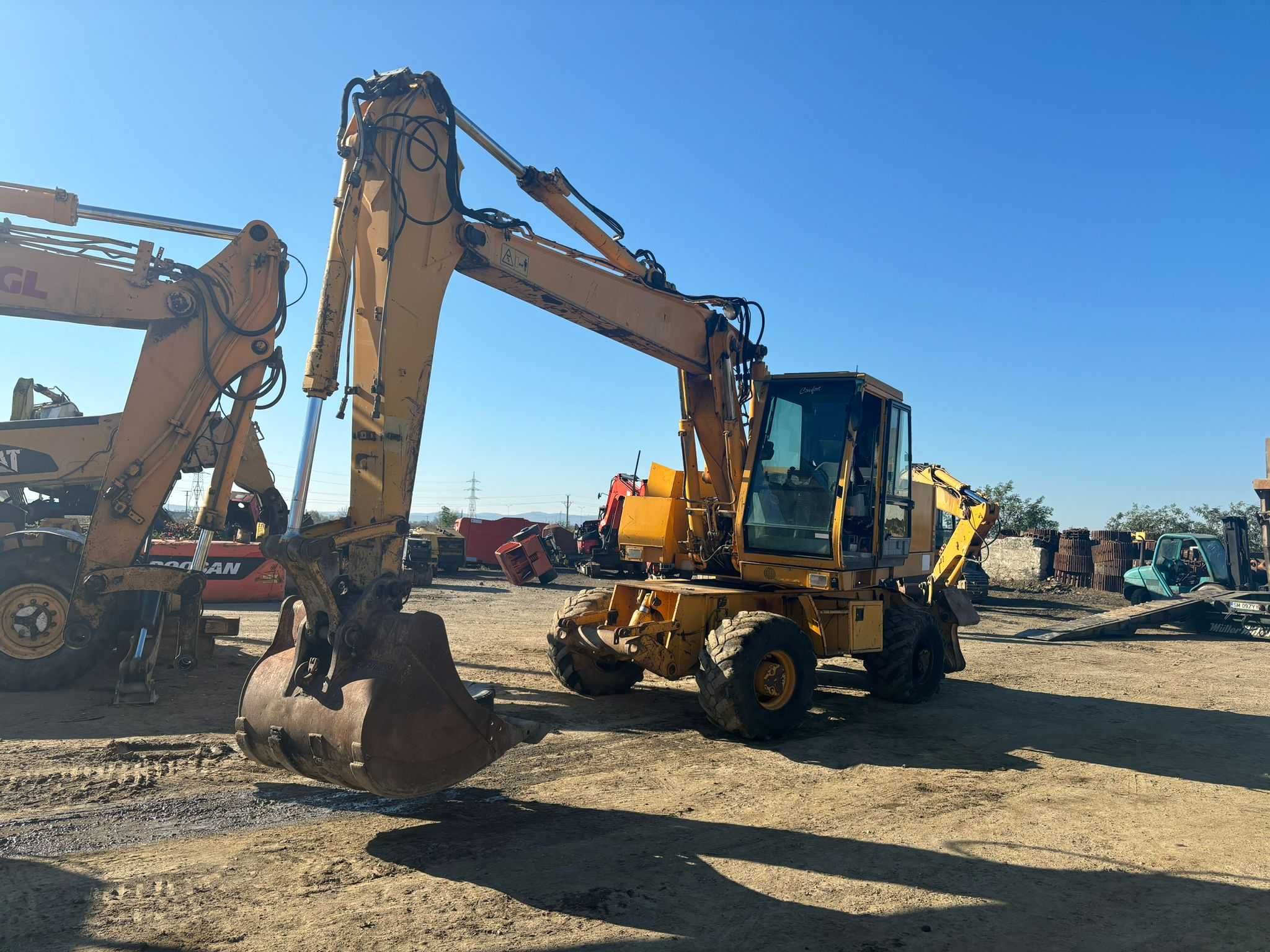 Dezmembrez excavator pe roti Case 988 P