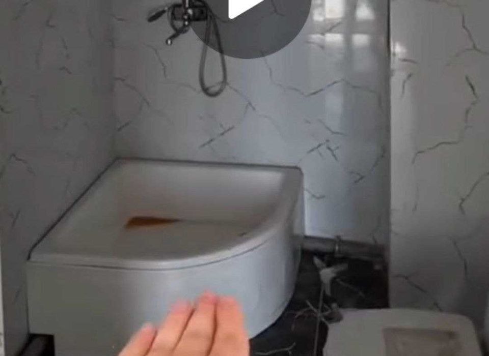 Угловая ванна — современный дизайн, отличное состояние!