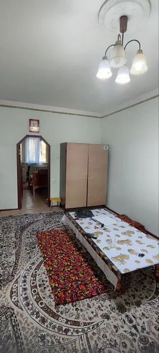 Продаётся 2х ком-ная квартира переделанную в 3х в Чиланзар-18 квартеле