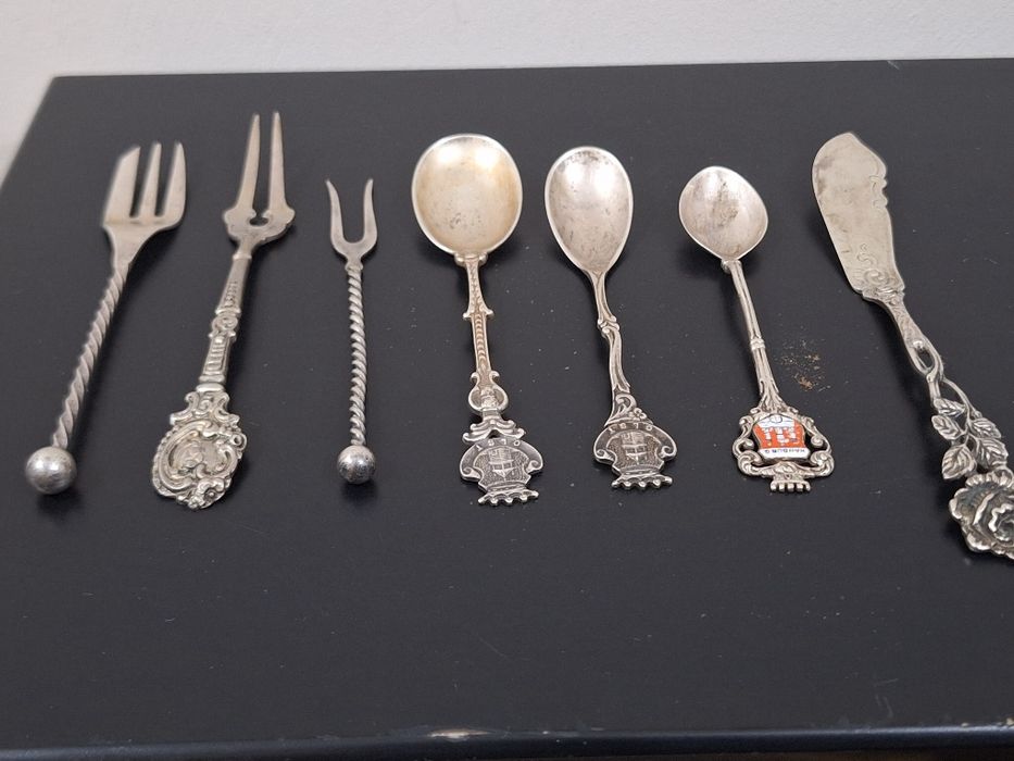 Сребърни старинни прибори