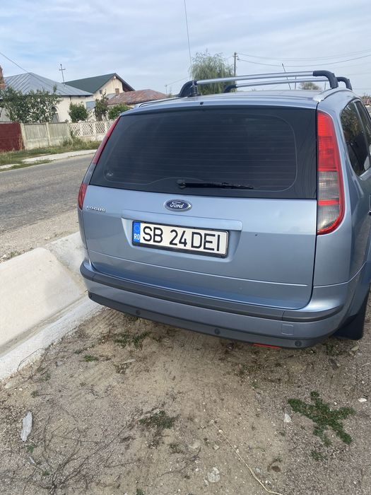 Ford focus 1,6 benzina ,climatronic ,pilot automat geamuri electrice ,