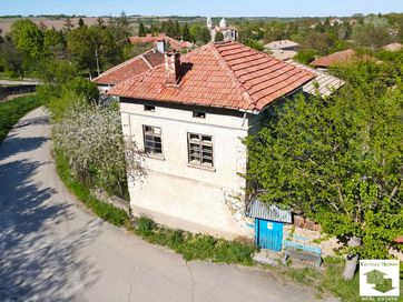 116176 Две къщи в един двор, плевня и гараж , в с. Ново село