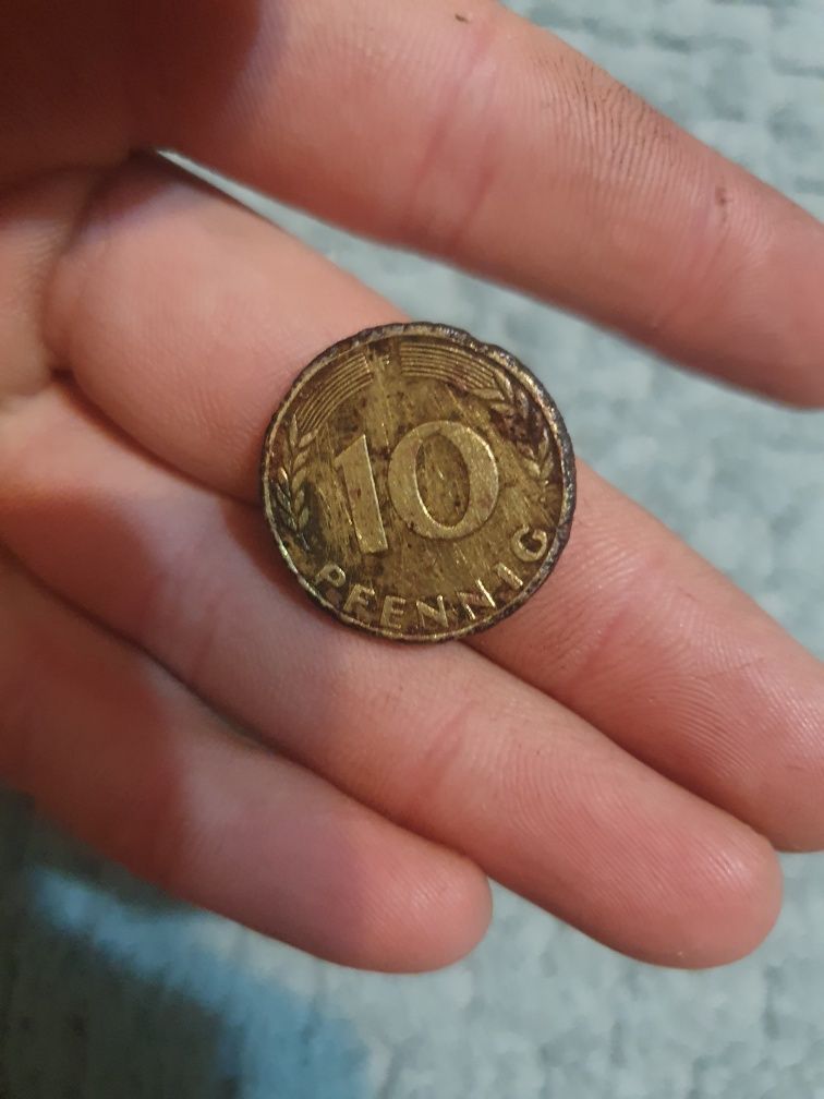 Vînd 10 pfennig cine vrea doar chesi sau schimb cu în leptop