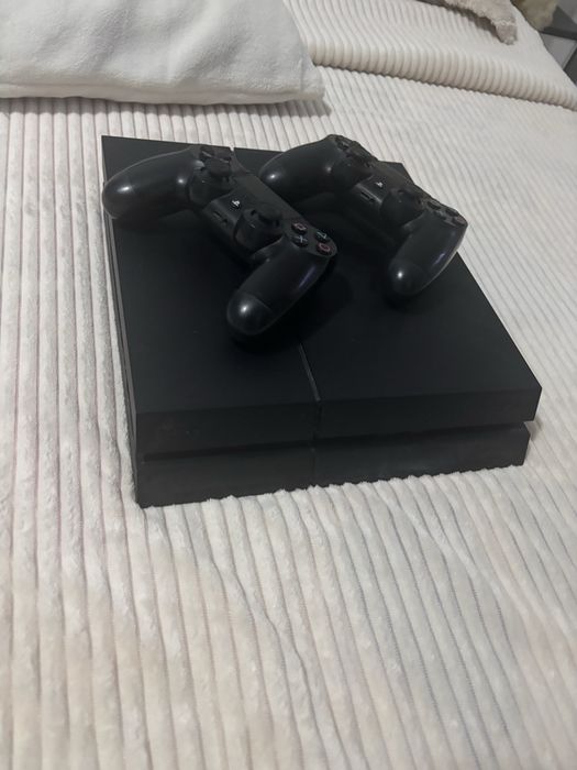 Vand ps 4 slim si xbox one + jocuri si doua manete la ambele