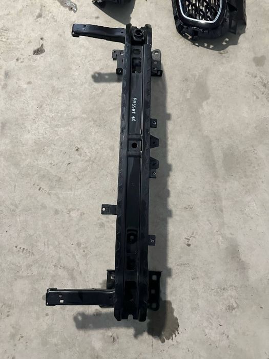 Armatura / intaritura fata Volkswagen Passat B8