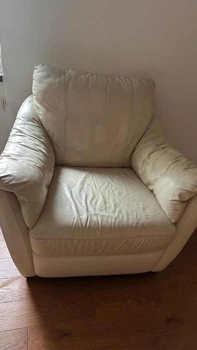 SUPEROFERTA (doar azi)!! Set canapea + 2 fotolii din piele ușor uzate