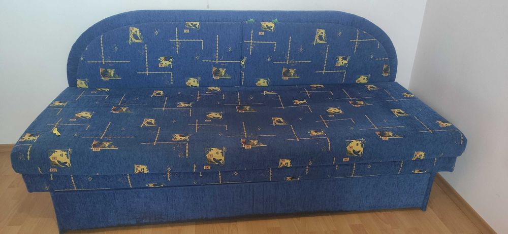 Разтегателен диван с място за съхранение