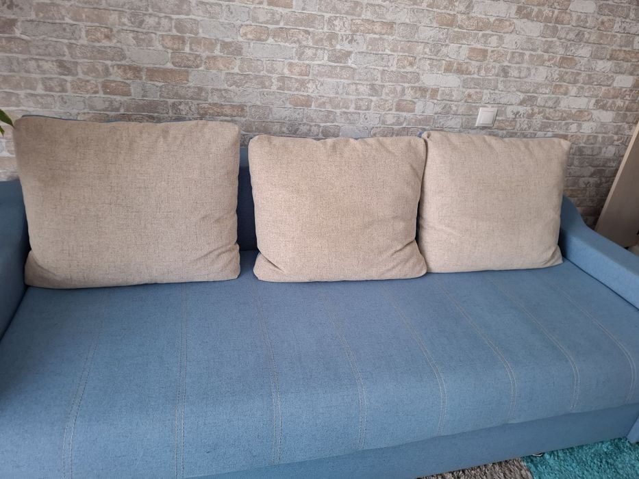 Vând canapea  dimensiunea 225/145