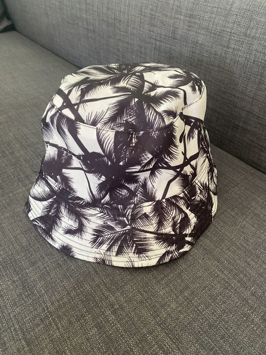 Шапки идиотки двулицеви