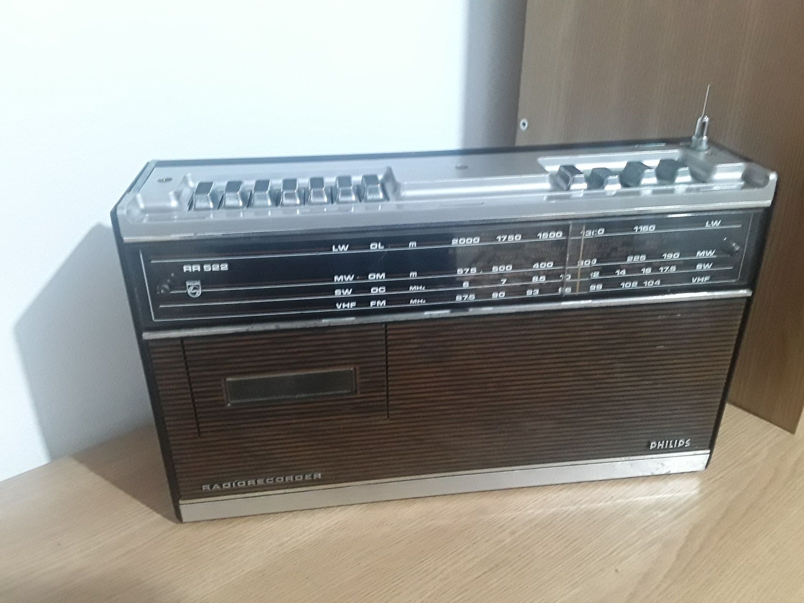 Radio casetofon philips model vechi.