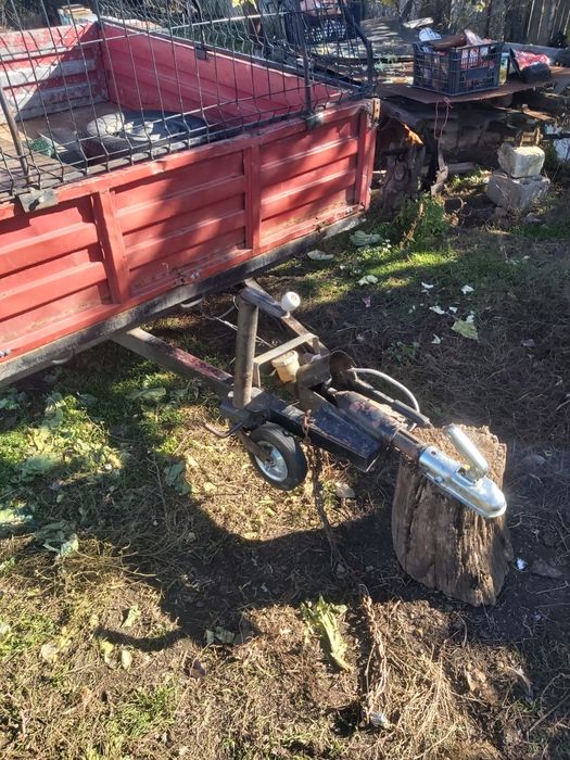 Remorcă  cu sistem de frânare  de 750 kg