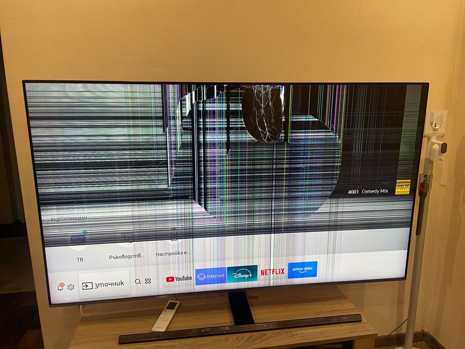 Samsung Smart TV 65”инча повреден Дисплей