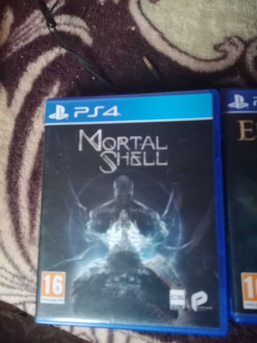 Продават се игри