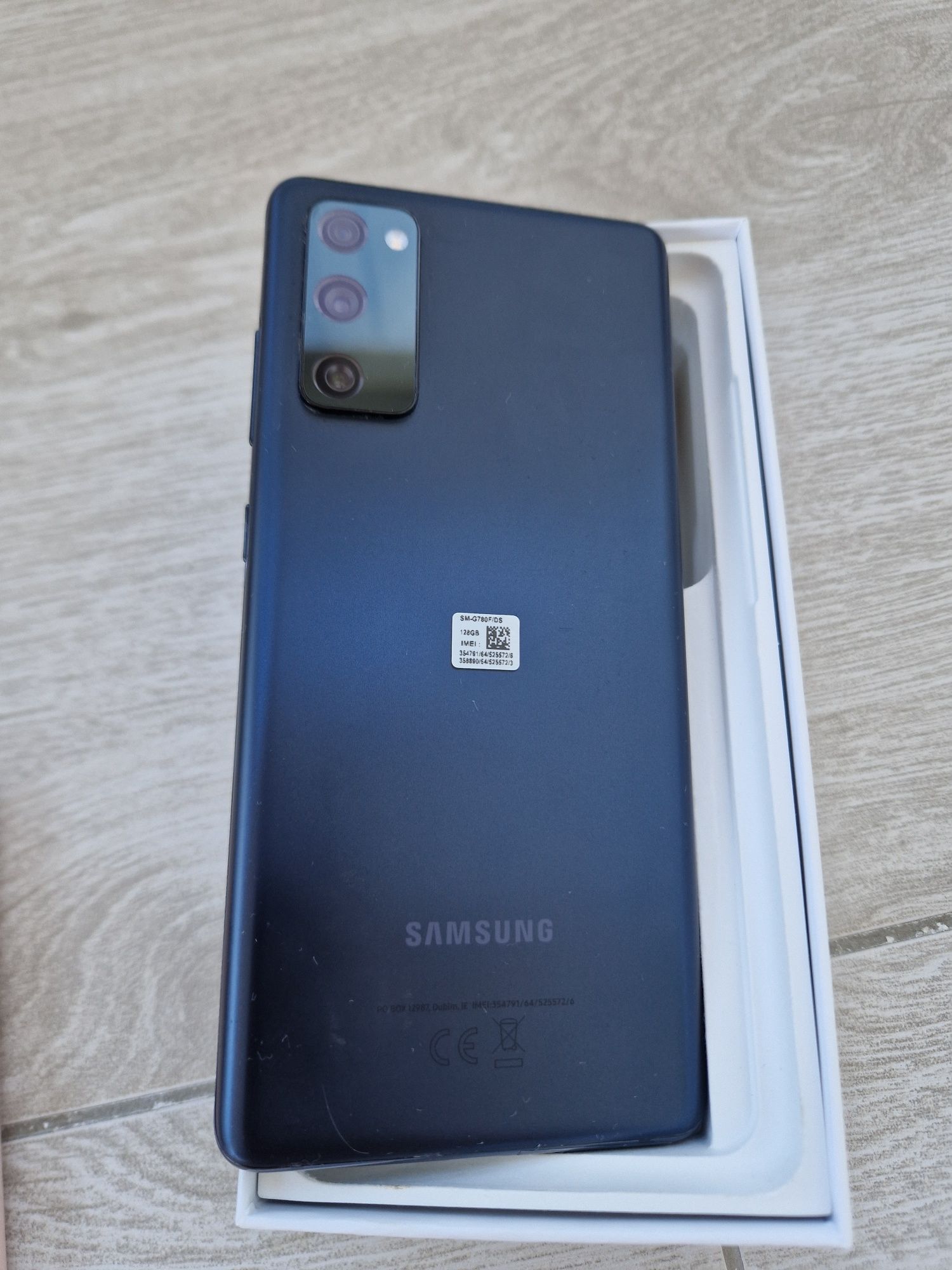 Samsung s20FE 128 гб