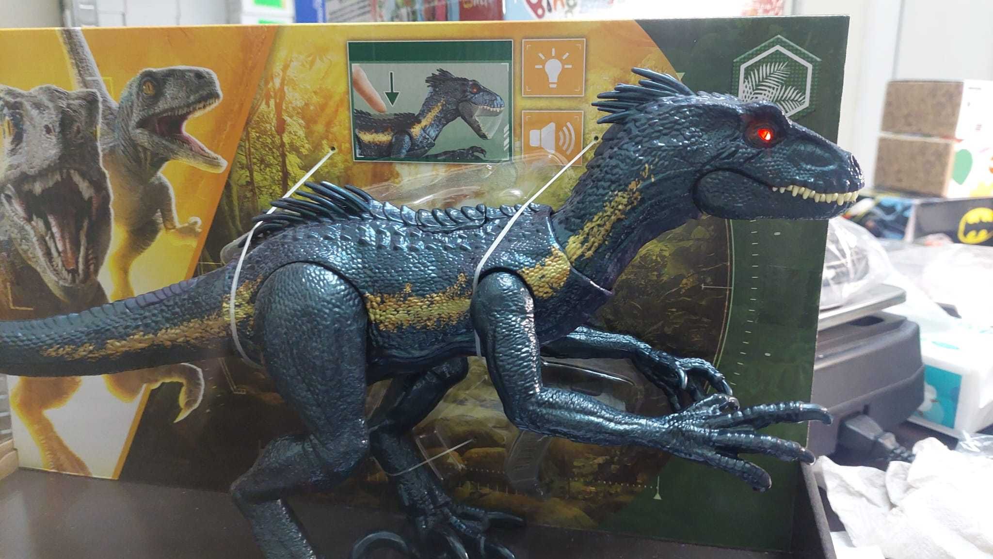 Mattel Jurassic World Track N Attack Indoraptor Подвижна фигура