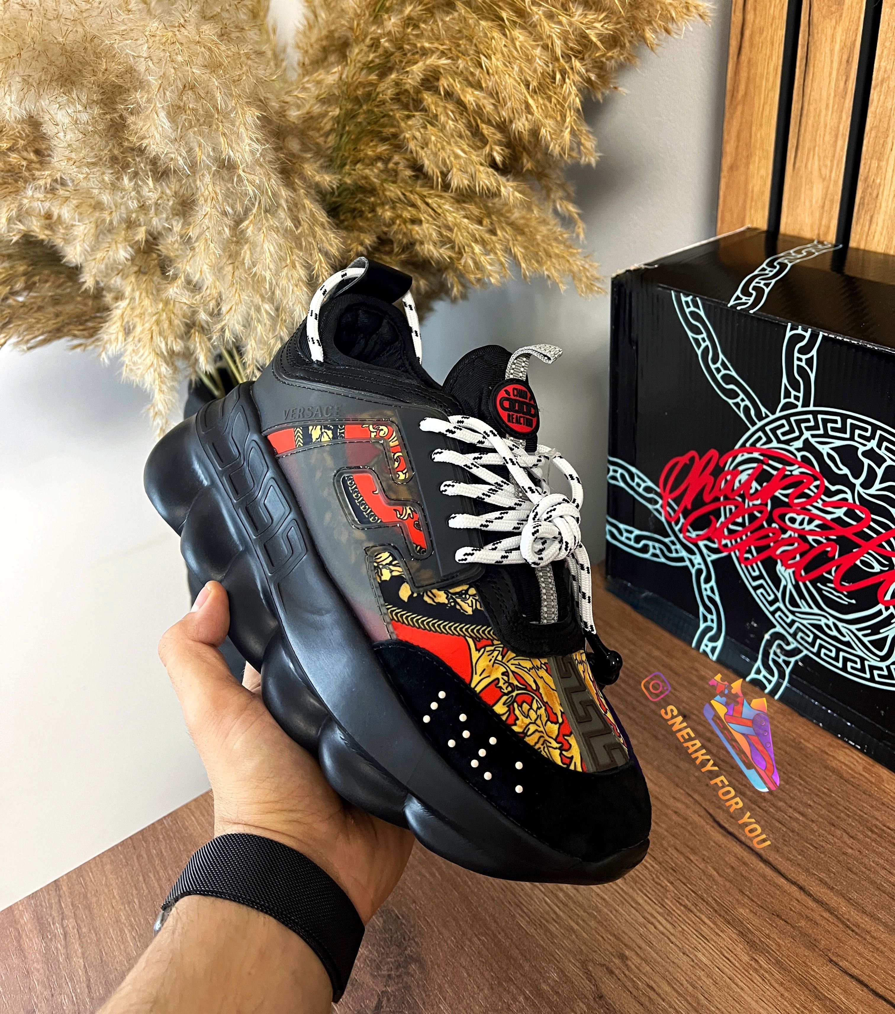 38-44 Versace Chain Reaction BlackRed