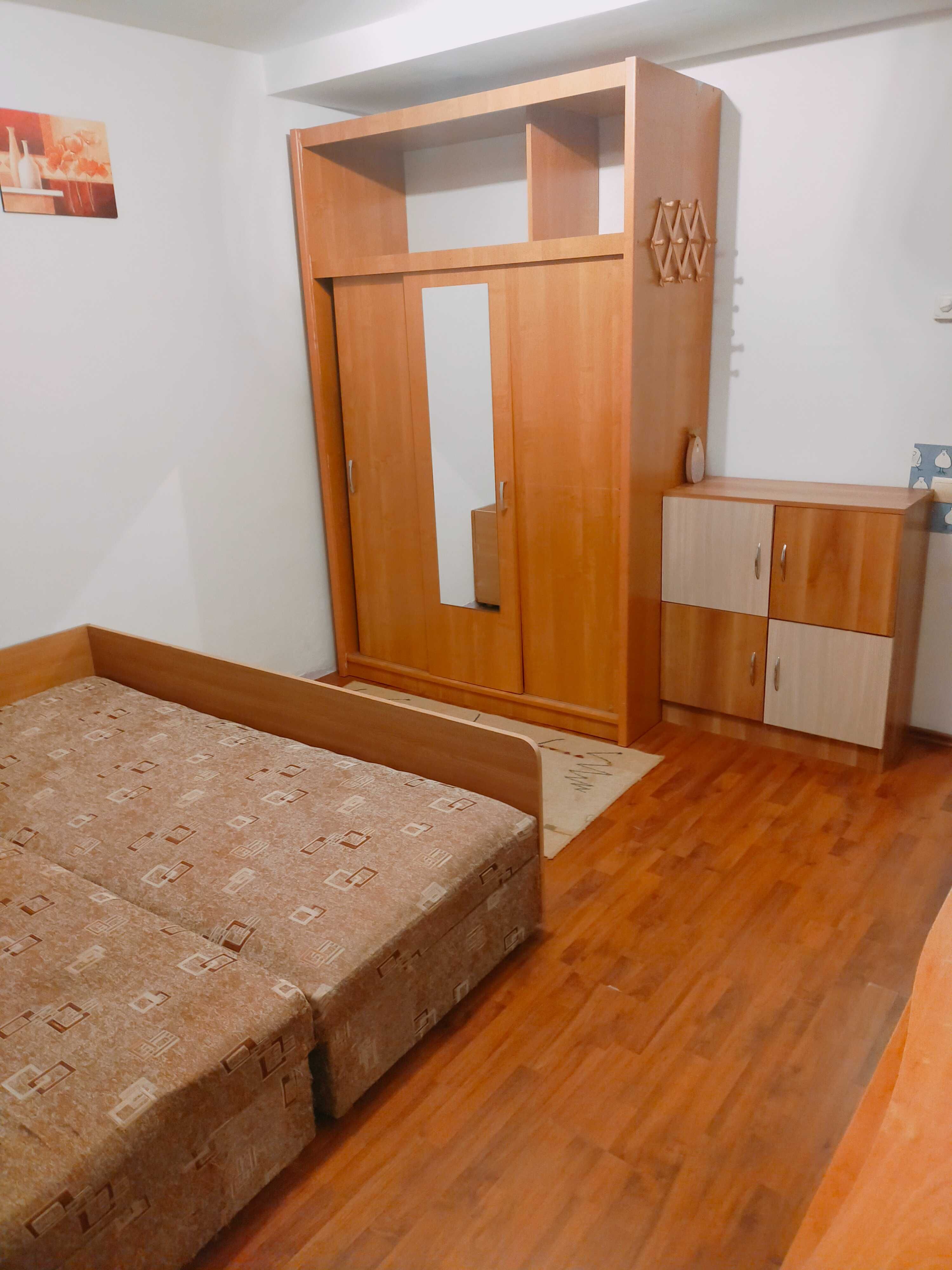 Închiriez apartament