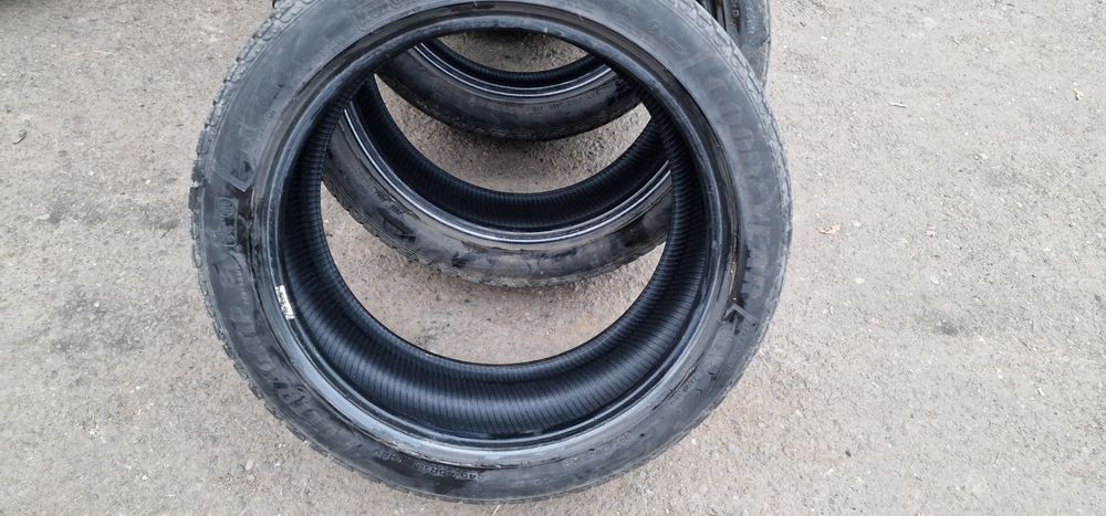 Anvelopele iarna Goodyear 245 45 19
