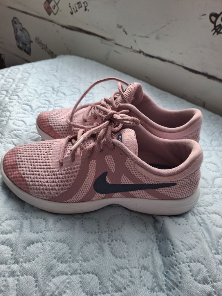 Дамски маратонки Nike