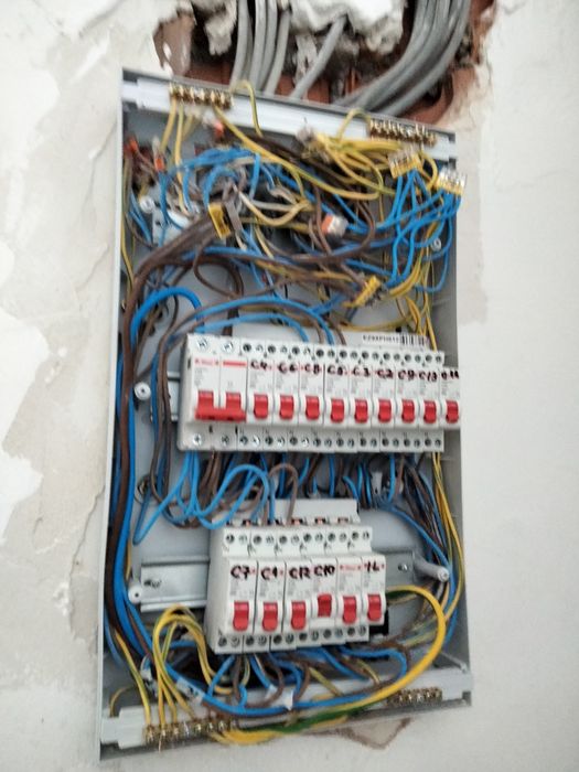 Electrician instalații electrice