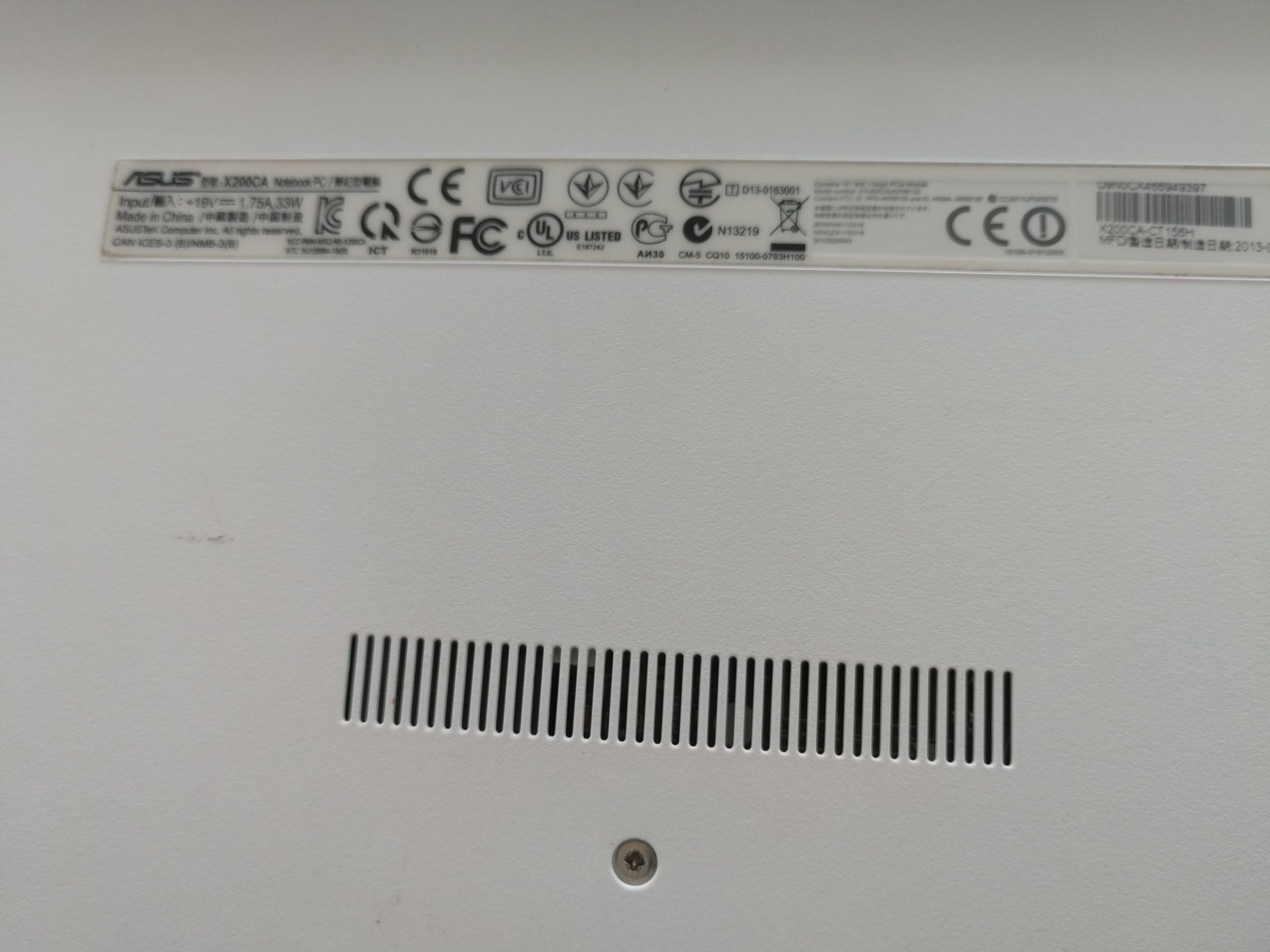 Лаптоп Asus X200CA