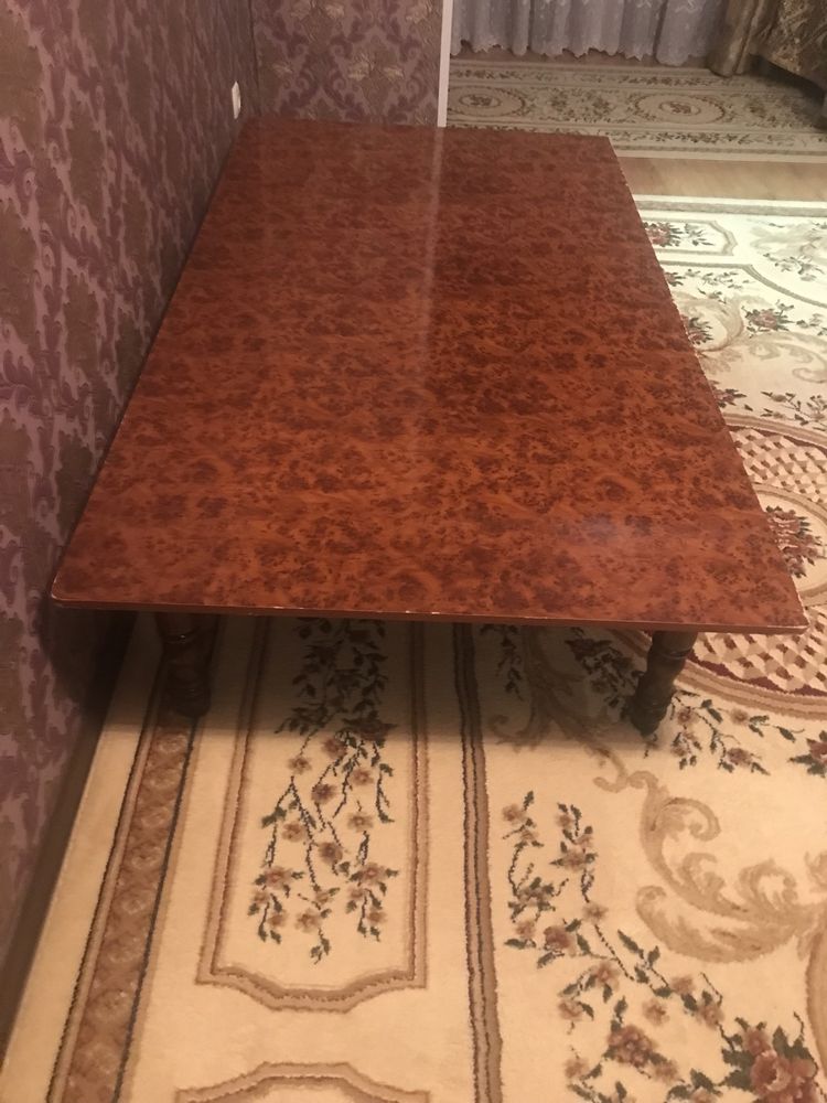 Mebelniy xontaxta,bo’yi 2 metr,eni 1,20 sifati a’lo,holati yaxshi saql