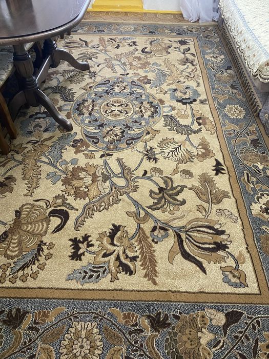 Продам ковёр зальный размер 2,5х4