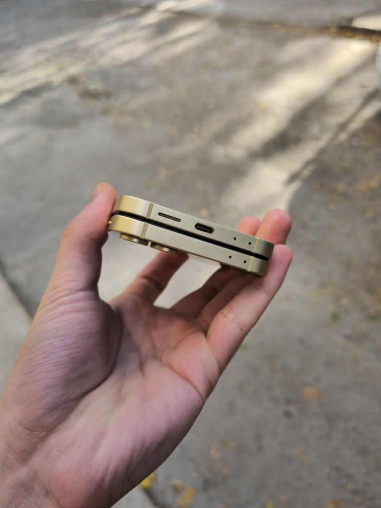 Samsung Z Flip 6 Golden