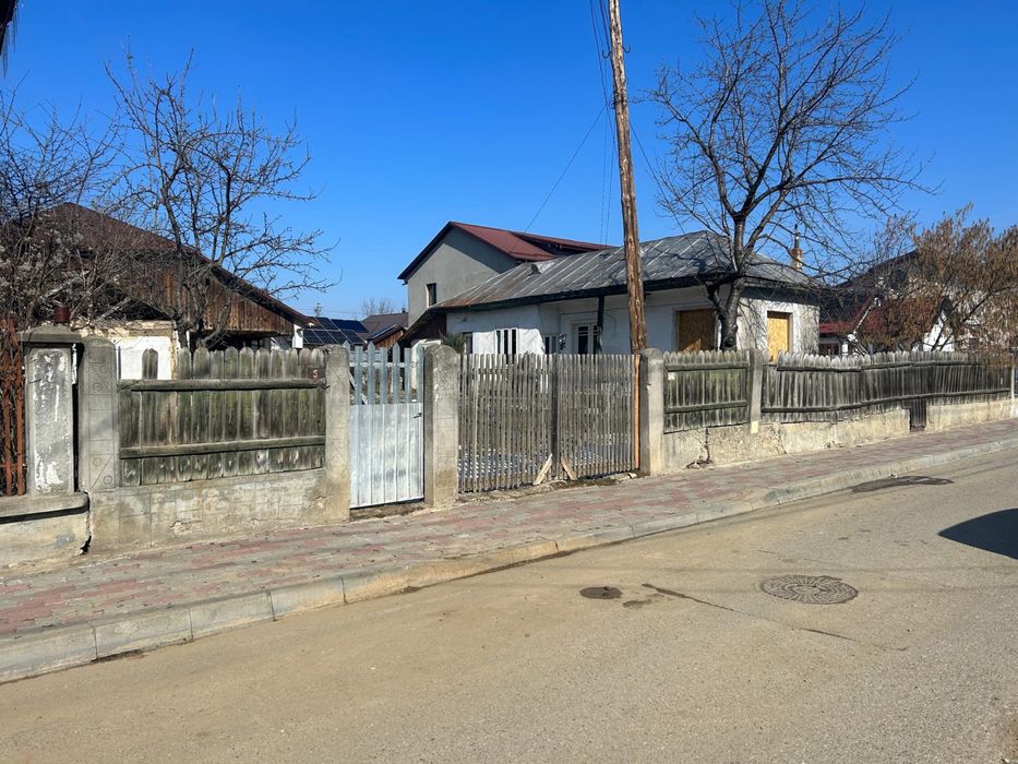 Proprietate centrala Panciu- teren 735mp+2 const. existente, utilitati