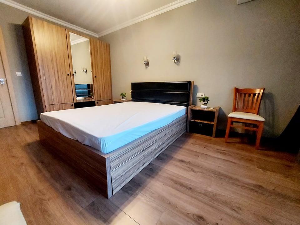 Дава се под наем Двустаен апартамент в Бургас, Център - 80 кв.м за 765 € - Снимка #3