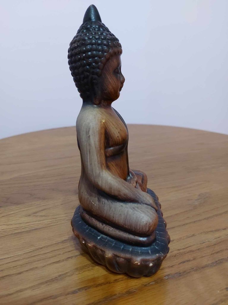 Керамична статуетка на медитиращ Буда.
Без никакви забележки.
Размери