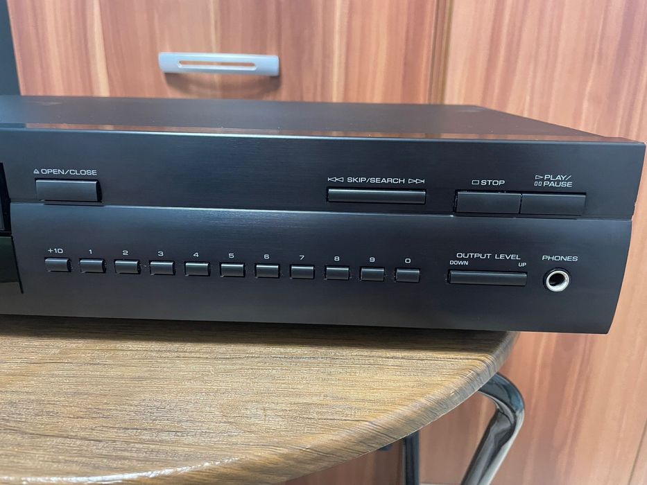 Yamaha TX-680RDS Stereo Tuner FM/AM