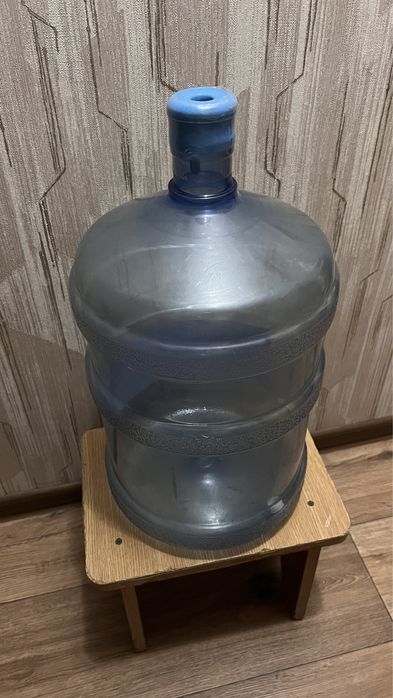Бутыли 19л пластиковые